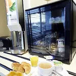Greet Geneve Aeroport Hotell 2*